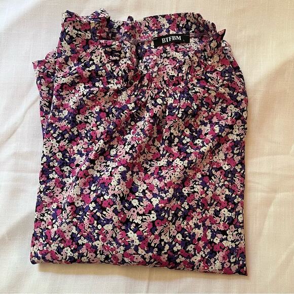 Floral Print Short Sleeve Blouse| Mock Neck with Ruffles - Picture 7 of 7